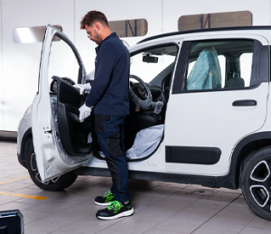 Immagine servizio Sostituzione vetri auto: finestrini e lunotto posteriore